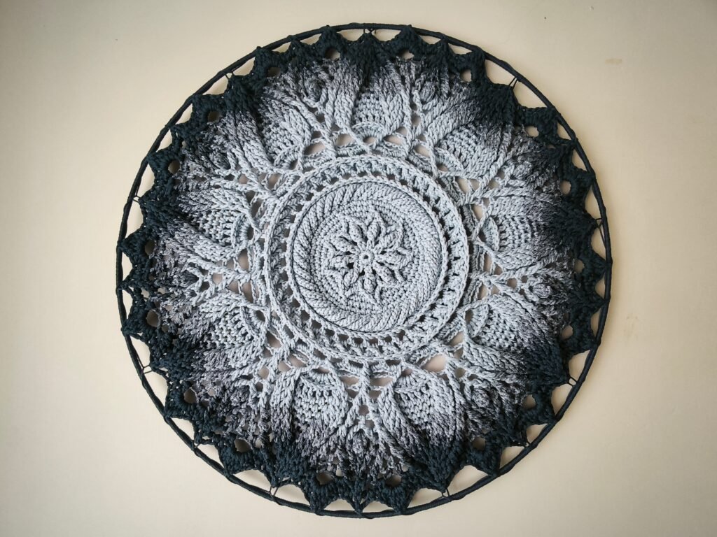 Mėlynos spalvos tamsėjantis ombre mandala kilimas „Ulita"