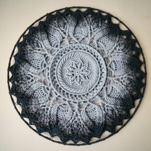 Mėlynos spalvos tamsėjantis ombre mandala kilimas „Ulita"