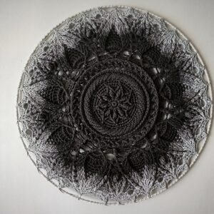 Pilkos spalvos šviesėjantis ombre mandala kilimas „Ulita"