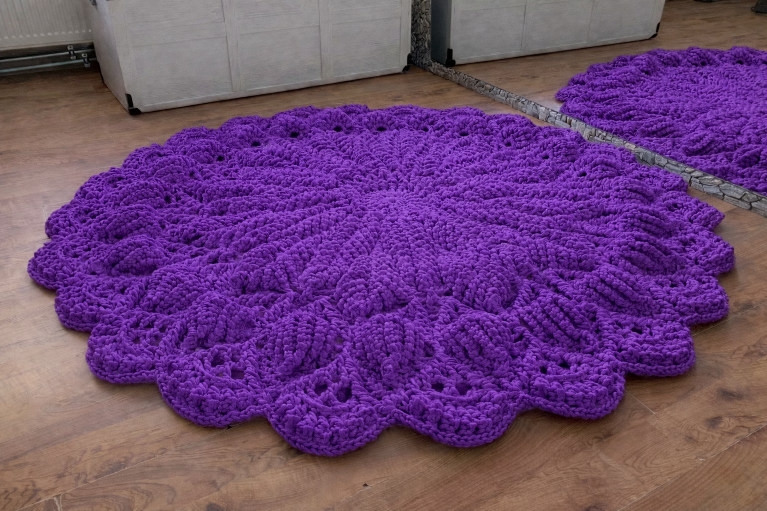 Rankų darbo kilimas „Laura“ – Purpurinės violetinės spalvos - Image 4
